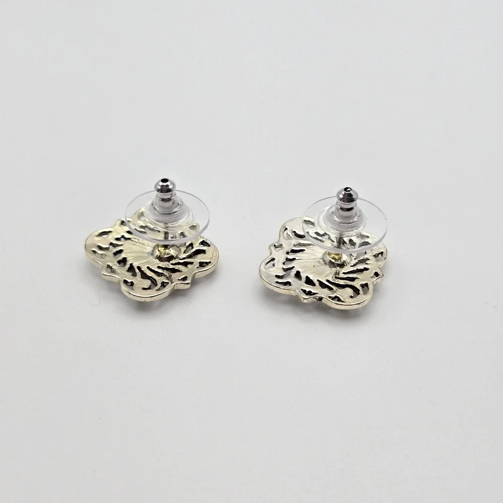 Filigree Post Earrings Black Stone Silvertone Geometric Classic Preppy Retro .5